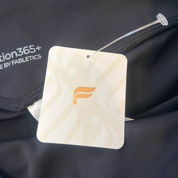 Fabletics motion 365+ high waisted 6” shorts. Black L - Picture 4 of 7